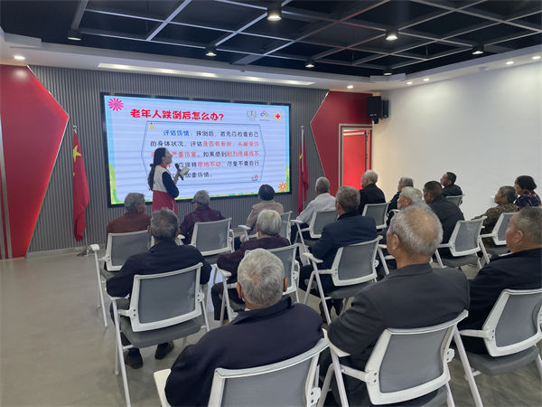 靖江市红十字会开展重阳助老活动